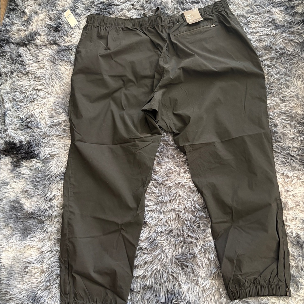 GAP Men's Charcoal Joggers - Picture 5 of 5